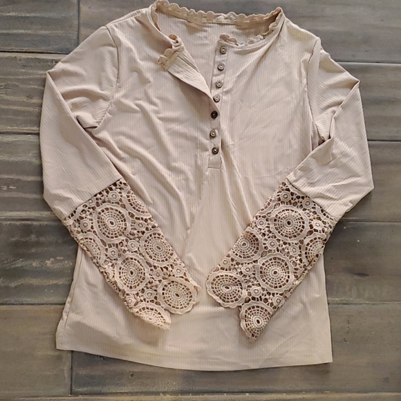 LAST ONE M only! Long Sleeve Henley Tee Top Lace Sleeves - Picture 3 of 4